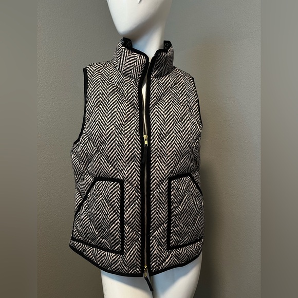 J. Crew Jackets & Blazers - J. CREW Women’s Black / Beige Quilted 
Herringbone Stripe Vest Puffer Size M